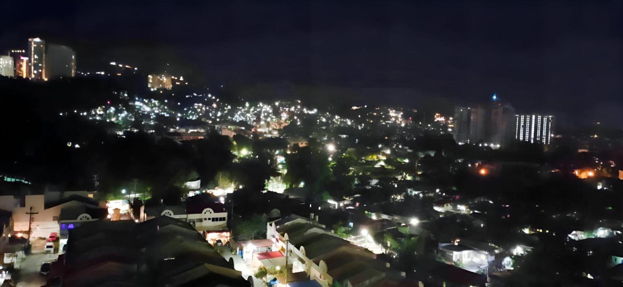 Cebu City Scape At Cebu It Park エクステリア 写真